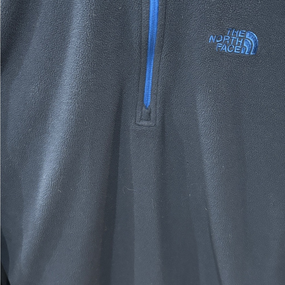 The NorthFace Men’s 1/4 zip fleece LS medium